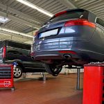 Pkw-Service in einer Werkstatt des Autohauses König & Partner