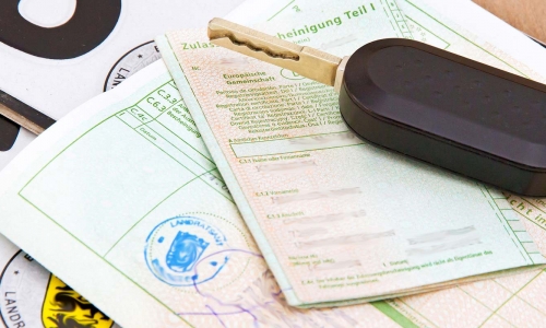 Zulassungsservice: Fahrzeugpapiere, Dokumente und Kennzeichen