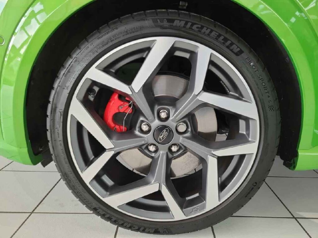 fhz_boerse_zf879211_97925446-522796_15