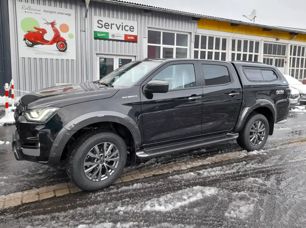 Endergebnis des ISUZU D-MAX nach dem Fahrzeugtuning auf dem Hof des Autohaus König & Partner