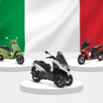Motorroller von Vespa, Piaggio und Aprilia auf weißen Podesten mit großer Italienflagge im Hintergrund (Symbolbild Rollerbörse)